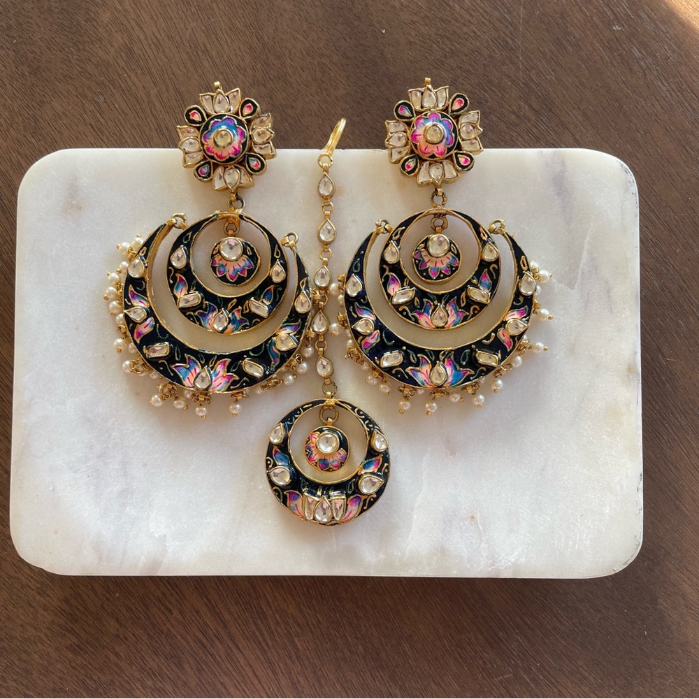 Meenakari chaand baali earrings and maang tika